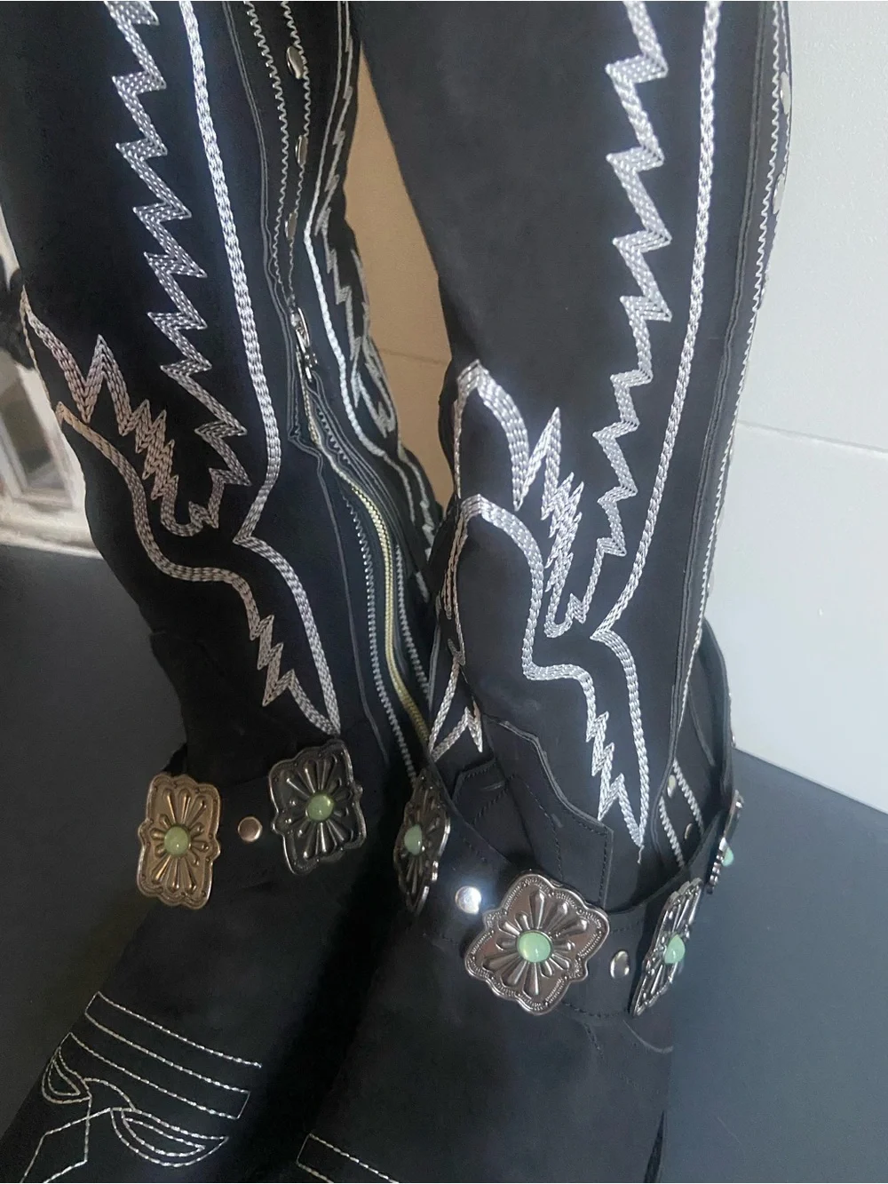 N/A stylish black